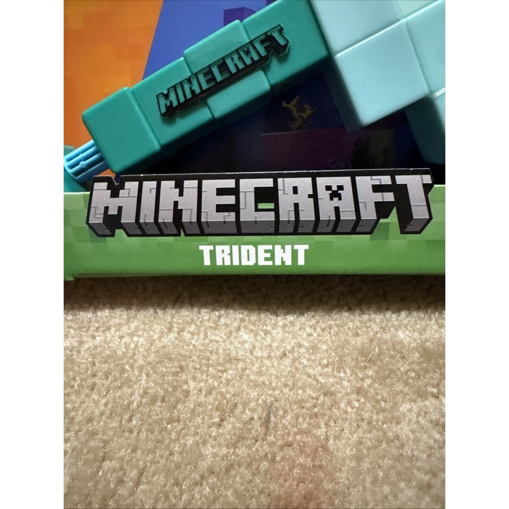 Nerf Super Soaker Minecraft Trident - Pull Back Plunger Handle Kids NIB - Picture 3 of 7